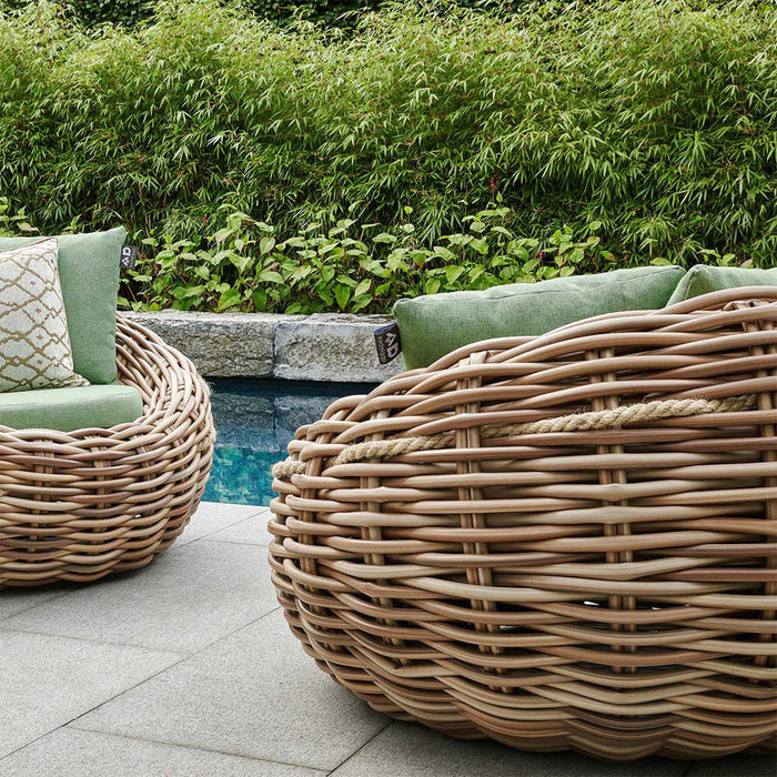 grote-ronde-wicker-loungestoel-tuin-cocoon-applebee