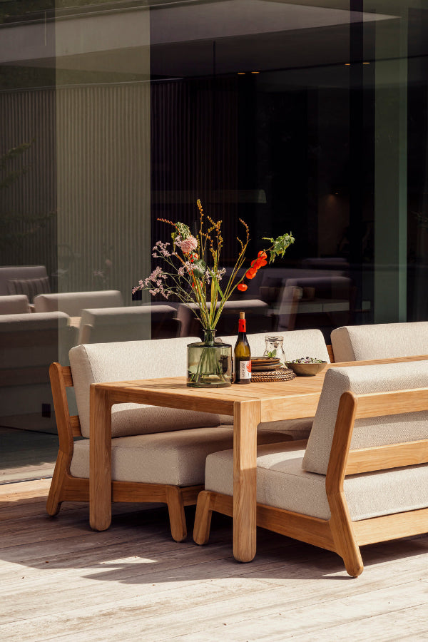 Low Dining set voor in de tuin