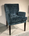klassieke stoel Vigo met armleuning en houten poot