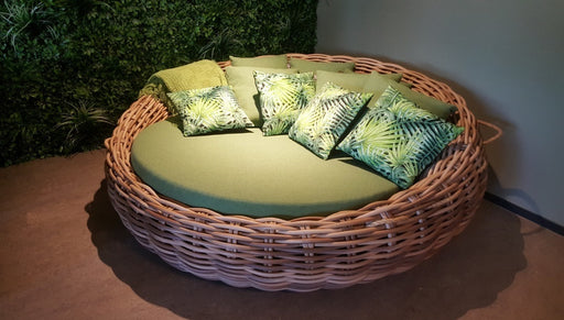 Daybed Cocoon Apple Bee wicker all weather