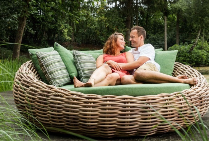 Apple Bee Cocoon wicker daybed