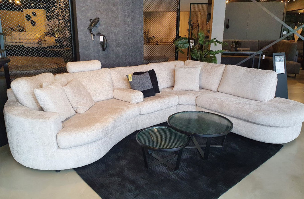 Creëer een comfortabele eettafelsetting met een eettafel bankje met Creëer een comfortabele eettafelsetting met een eettafel bankje met