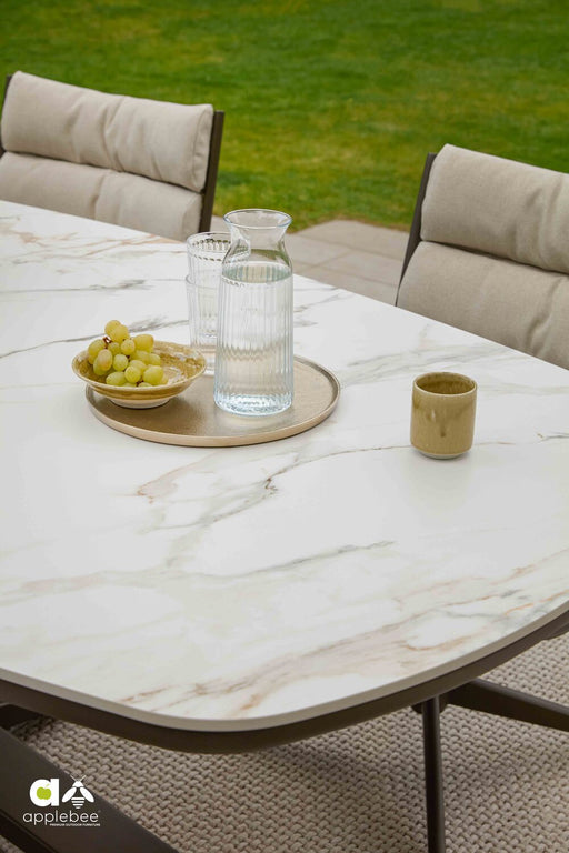 Apple Bee Camp Bay Bronze zanzibar tafel marmer