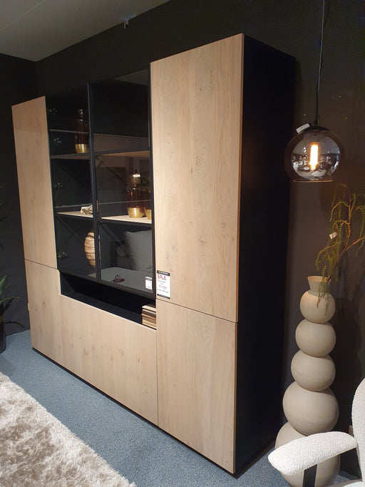 Eiken kast met zwart metalen deuren Oock en Note collectie vd Drift Meubelen