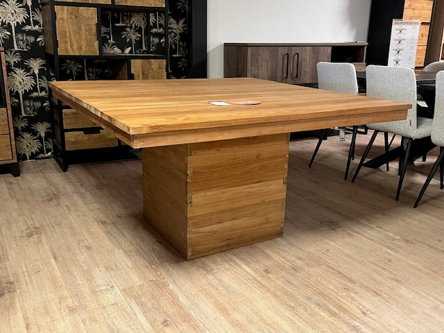 Vierkante Houten Eettafel 140x140 cm met Houten Kolomvoet – Showmodel Utrecht