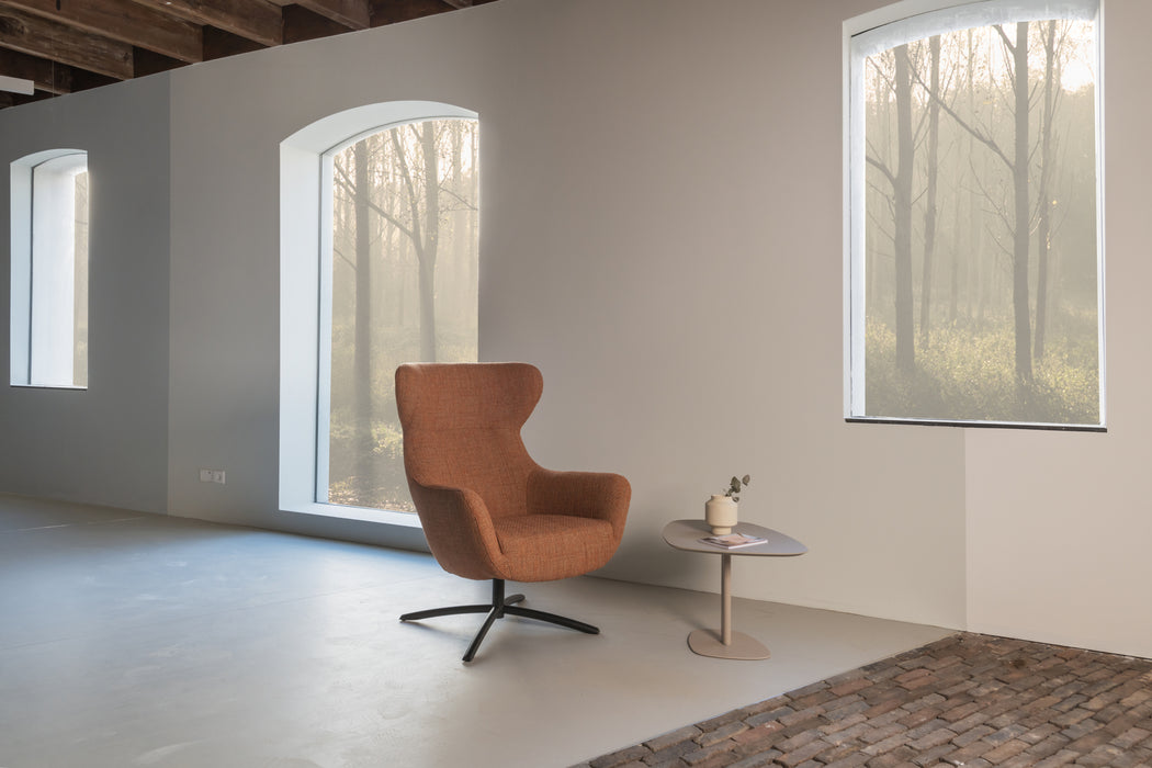 Layla fauteuil de Ploeg Meru 91 onderstel anodic brown bree's new world