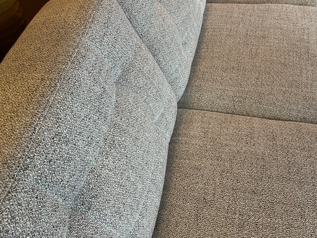 Gecapitonneerde retro hoekbank ‘Nienke’ met modulaire elementen. Boucle stof