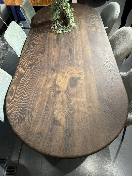 Ovale eettafel massief hout bruin van kleur