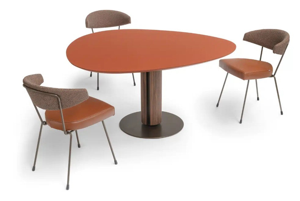 Bree's New World eettafel Steely terra bloom met eetkamerstoelen Slice