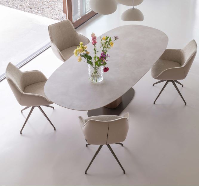 storq tafel met draaibare kiq stoelen
