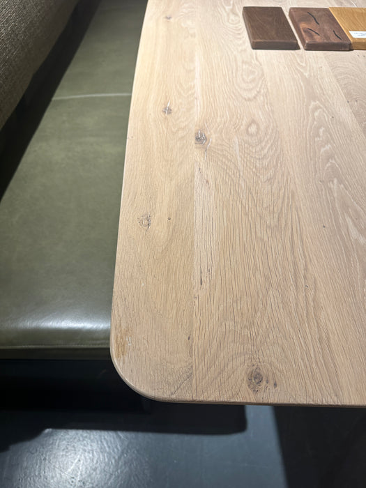 Eiken houten eettafel verjongd schuine houten poot