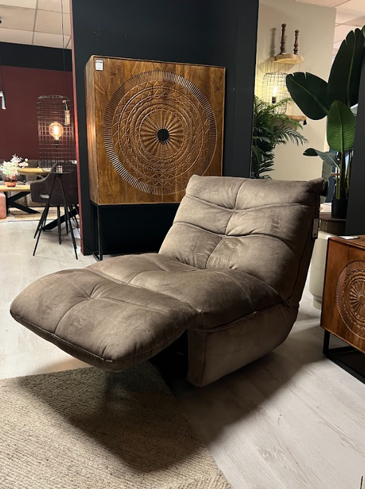 Take-it-easy-relaxfauteuil-label51-uitverkoop-sale-utrecht-taupe-modern-comfy-organisch-grijs-velvet