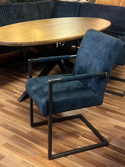 Todd-eetkamerbank-2-stoelen-sledepoot-swingframe-industrieel-suede-blauw-utrecht-sale-uitverkoop