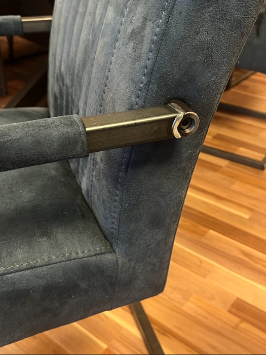 Todd-eetkamerbank-2-stoelen-sledepoot-swingframe-industrieel-suede-blauw-utrecht-sale-uitverkoop