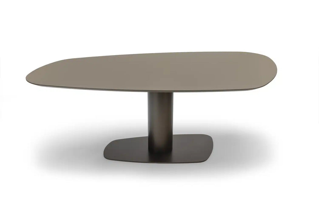 Trapea eettafel – Fenix Ottawa met anodic brown onderstel – Bree's New World