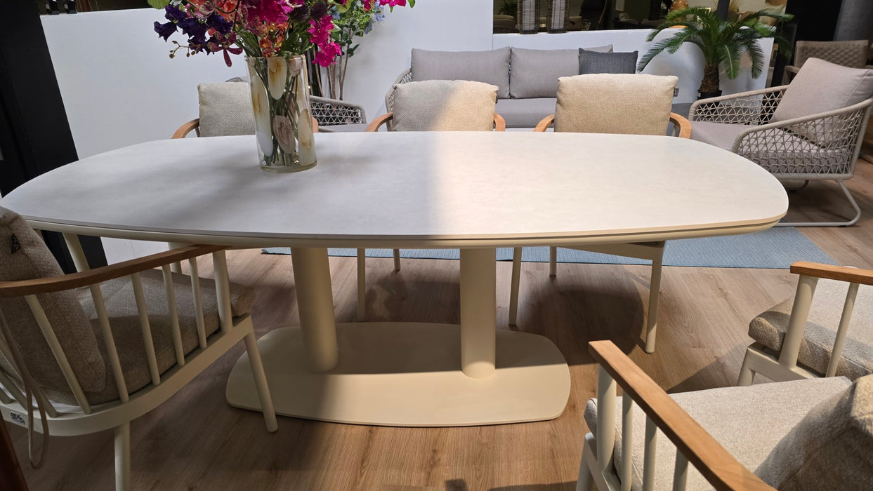 Tuintafel-applebee-melville-oyster-showroom