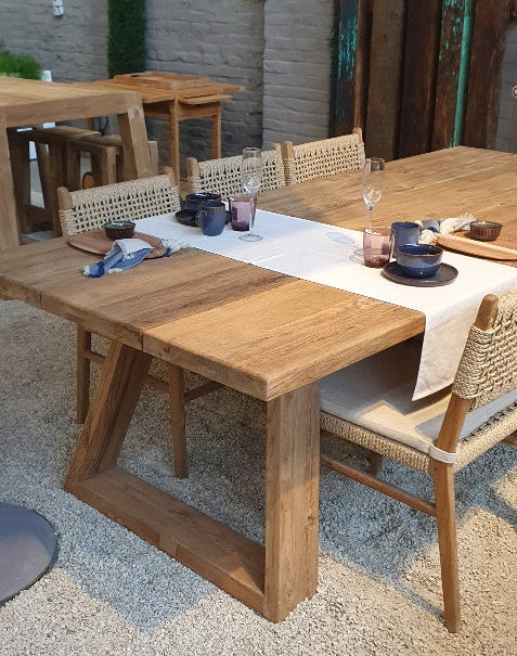 robuuste tuintafel van gerecycled teakhout Victoria gescova