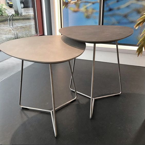 Twinny hoektafel  – Bree’s New World | In diverse materialen en kleuren