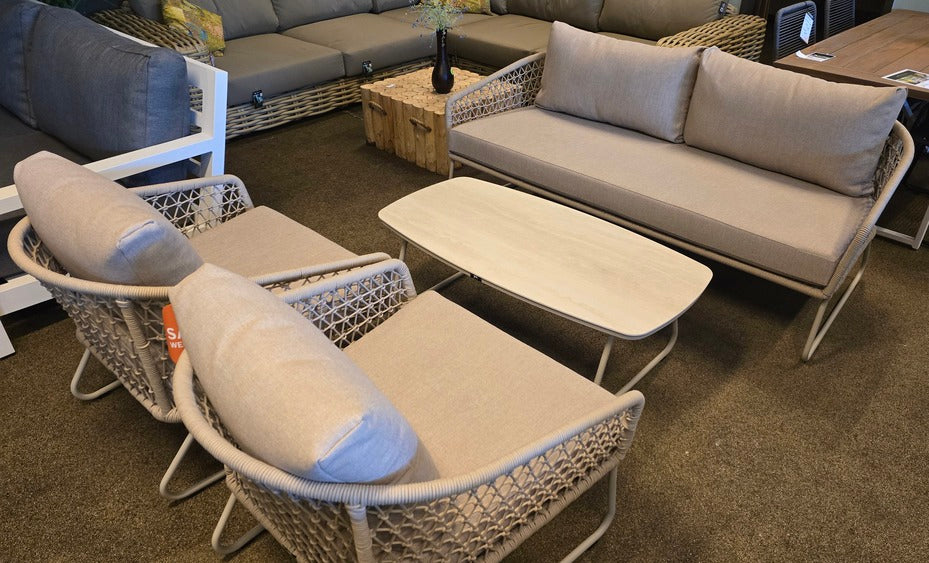 bara loungeset van yoi showmodel aanbieding