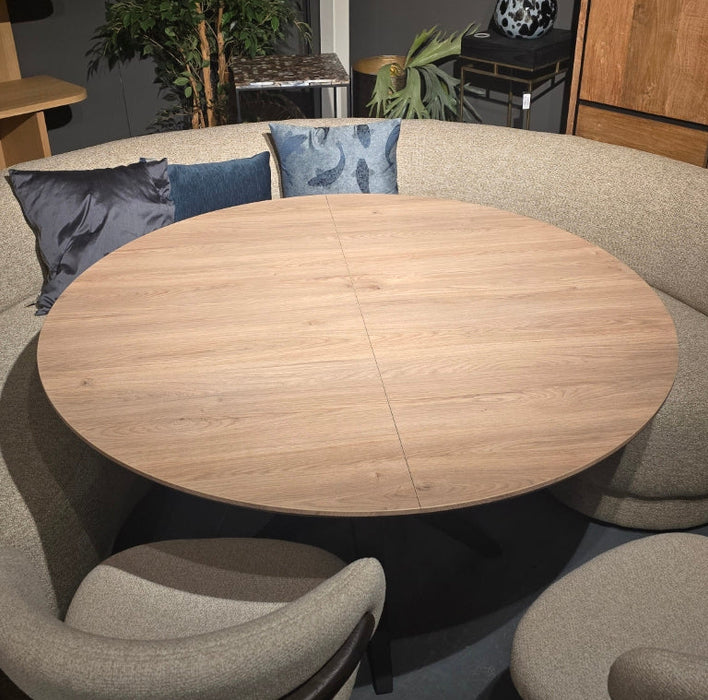blonde oak lamulux eettafel uitschuifbaar vince in showroom