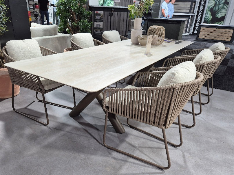 calera tuinstoel bronze yoi in showroom