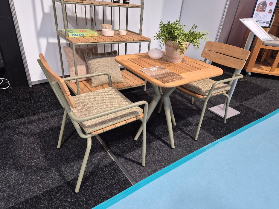 camogli olive tuinset yoi  in showroom