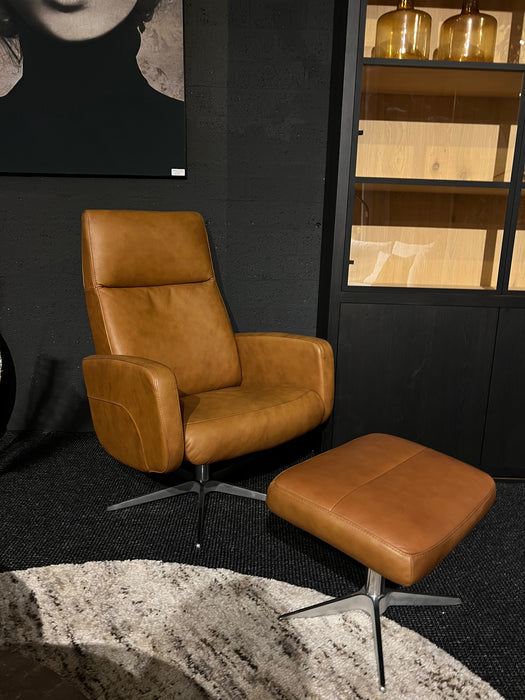 cognac-leer-relax-fauteuil-stoel-hocker-HjortKnudsen-draaibaar-handmatig-ma-Utrecht-Bilthoven-modern-strak-showmodel-sale-uitverkoop