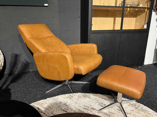 cognac-leer-relax-fauteuil-stoel-hocker-HjortKnudsen-draaibaar-handmatig-ma-Utrecht-Bilthoven-uitverkoop-modern-strak-showmodel-sale