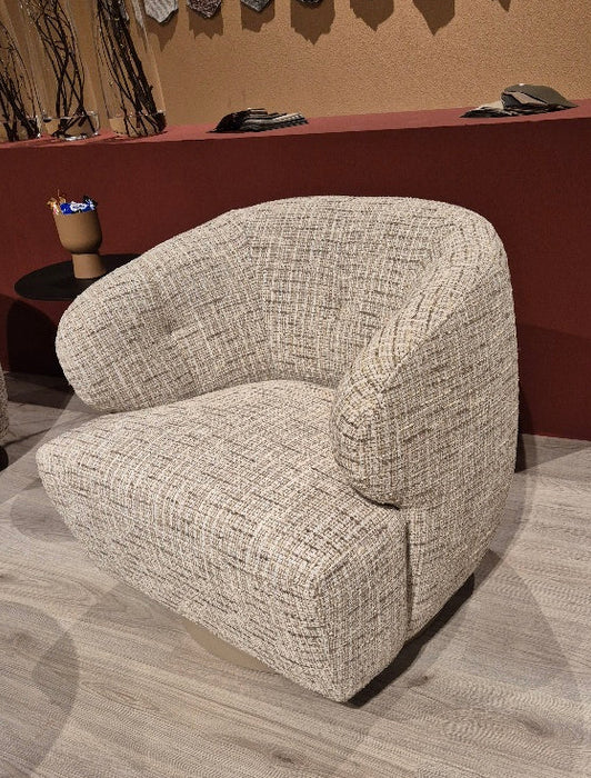 draaibare ronde stoel milo te zien in showroom