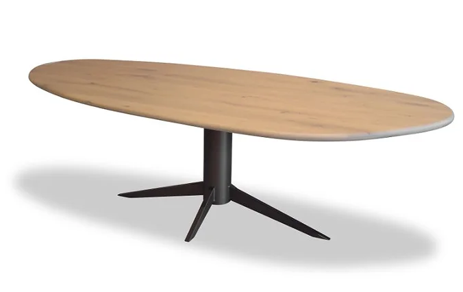 Druppelvormige eikenhouten tafel met 1 zwarte standaard