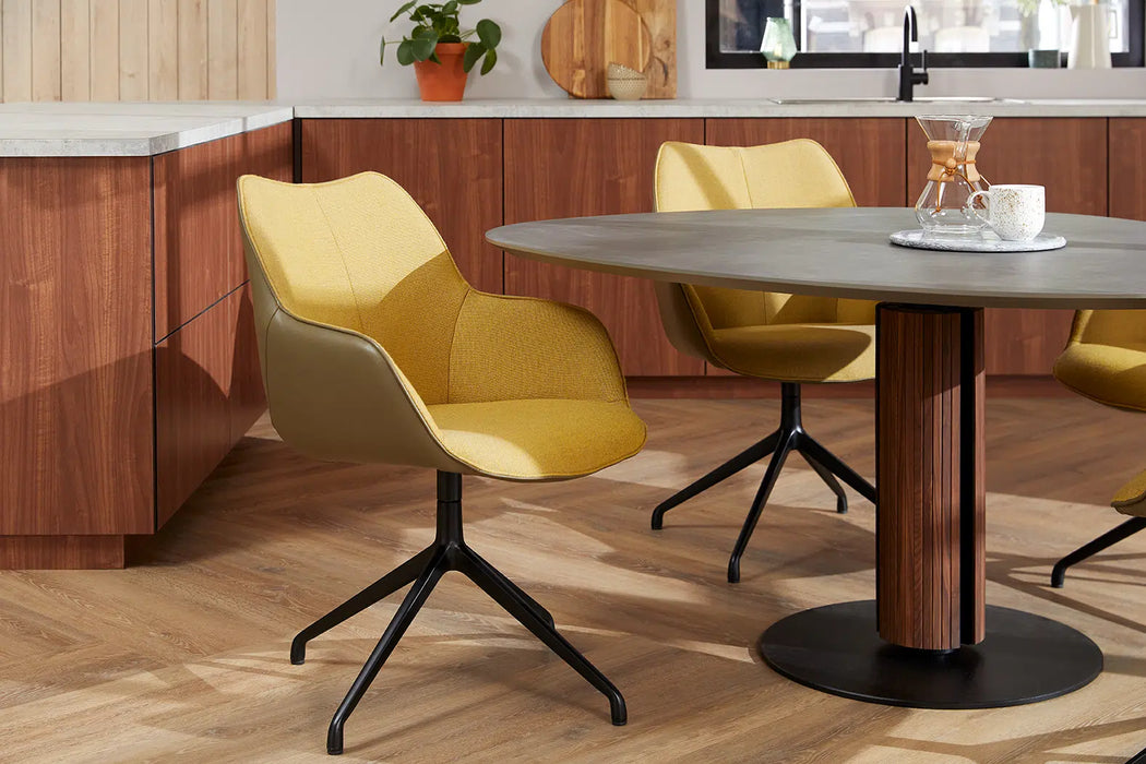 eetkamerstoel-draaibaar-kiq-interieur-modern-warm-eetkamertafel-ovaal-Steely