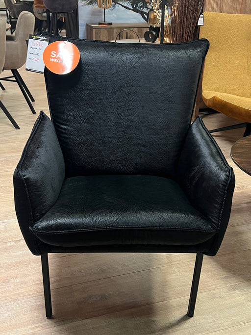 fauteuil-daisy-wildeboer-zwart-vleug-glans-arm-stoel-4poten-Utrecht-showmodel-uitverkoop-sale