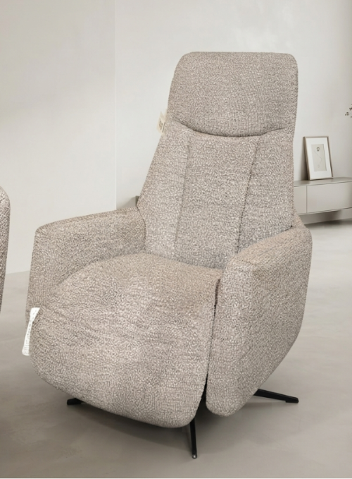 fauteuil 8422 van Hjort Knudsen in showroom