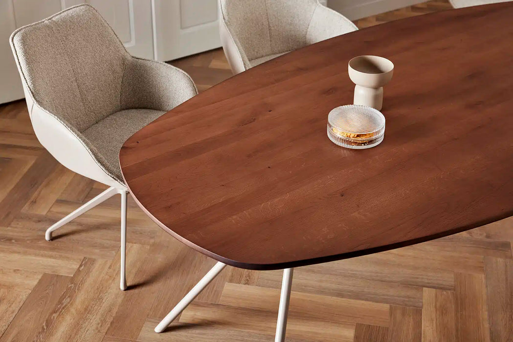 freya-eettafel-deens-ovaal-eiken-donkerbruin bree's new world