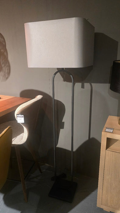 lamp zwart boogvormig met grijze vierkanten kap showroom aanbieding