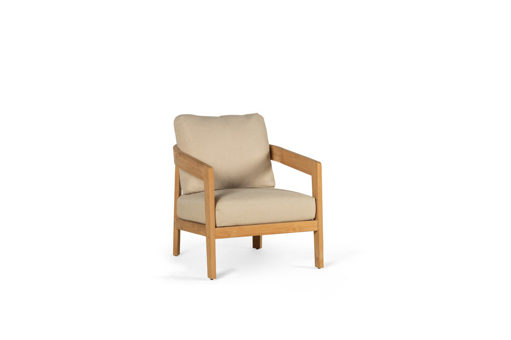 lecce loungestoel teak te zien in showroom