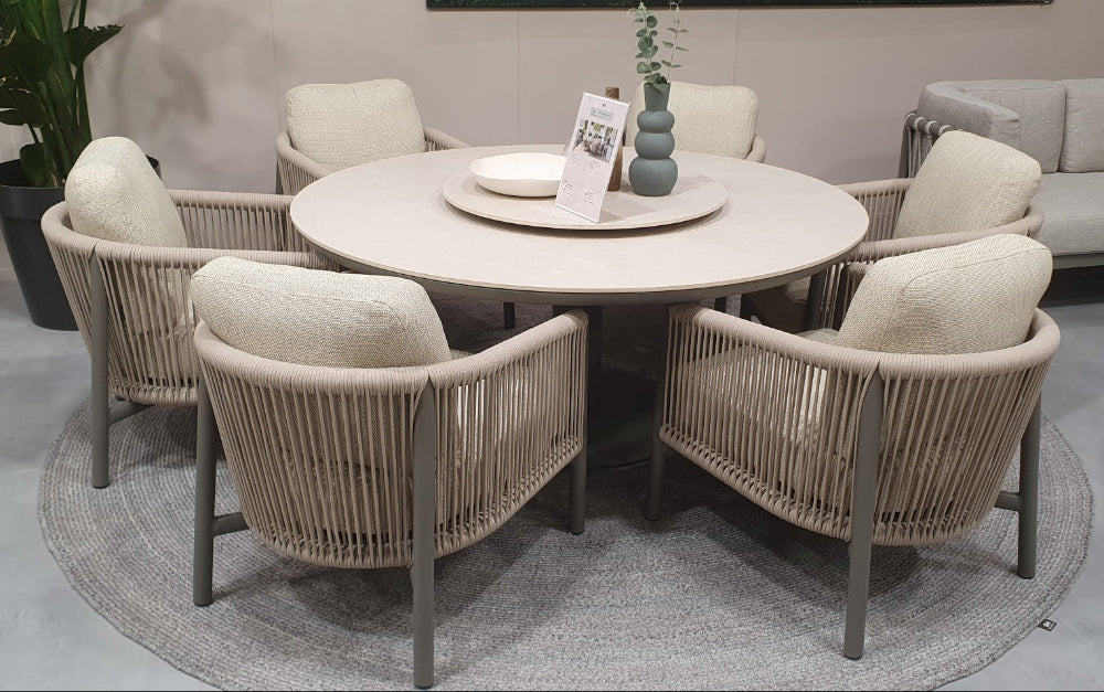 low dining bora bora bronze apple bee te zien in showroom