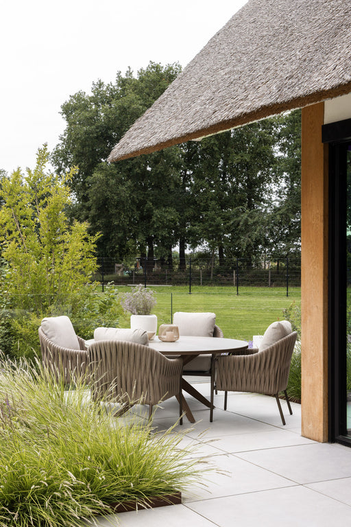 low dining set calma tafel en hydra low dining stoel Yoi Furniture
