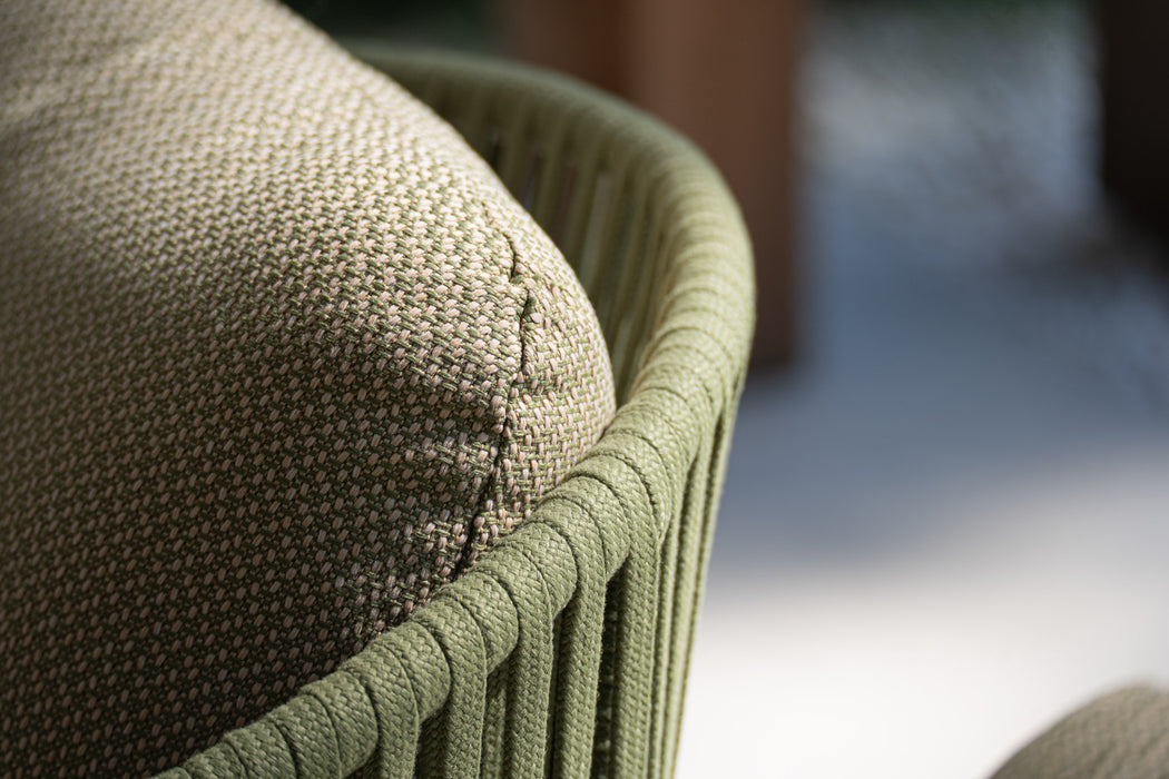 olive barstoel calera in showroom