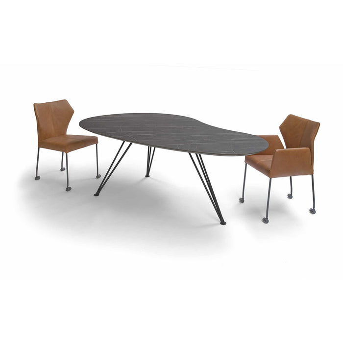 moderne-eettafel-met-marmer-look-organische-blad-cloudy-een-design-van-brees-new-world