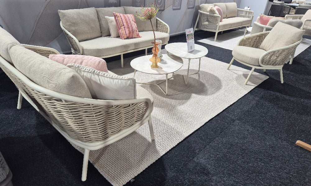 pine key loungeset oyster te zien in showroom regio utrecht