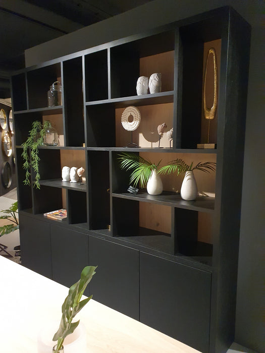 puur-vermeer-ebk099-zwart-sfeer-vakken kast