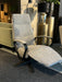 relax-fauteuil-stoel-HjortKnudsen-draaibaar-handmatig-manueel-Bilthoven-modern-strak-stof-lichtblauw-grijs-uitverkoop-zwart-metaal-showmodel-sale