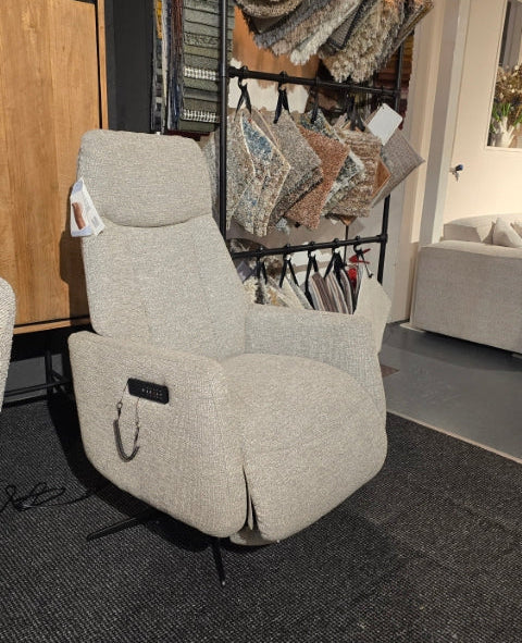 sta op fauteuil Hjort Knudsen