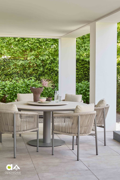 ronde tuintafel melville met draaiplateau  + bora bora tuinstoel taupe apple bee