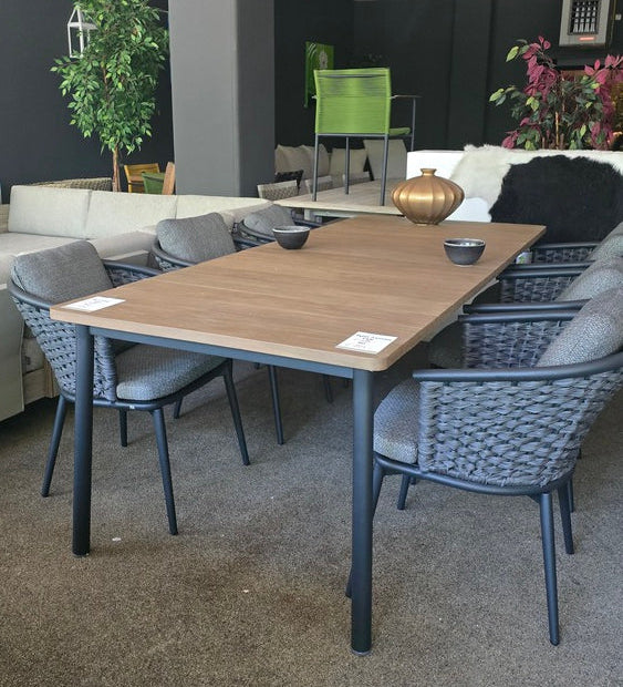tuintafel apple bee milou zwart showmodel