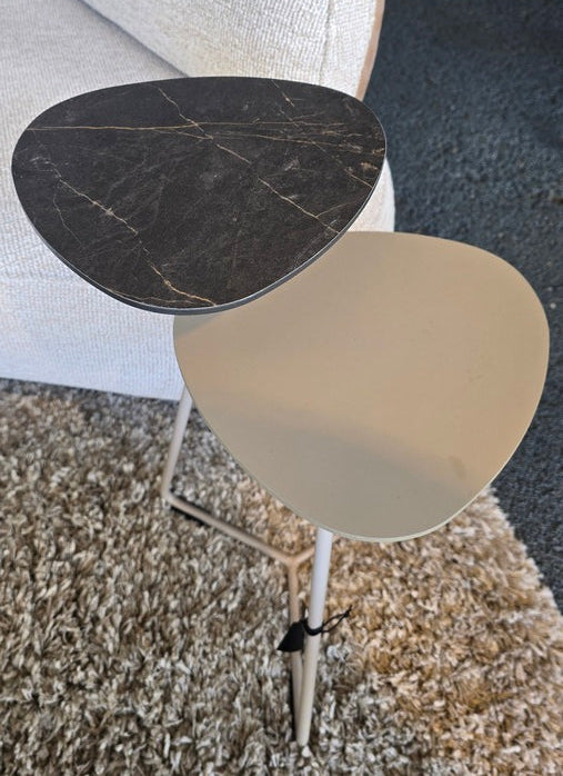 twinny butler bijzettafel fenix beige  hpl thunder in showroom