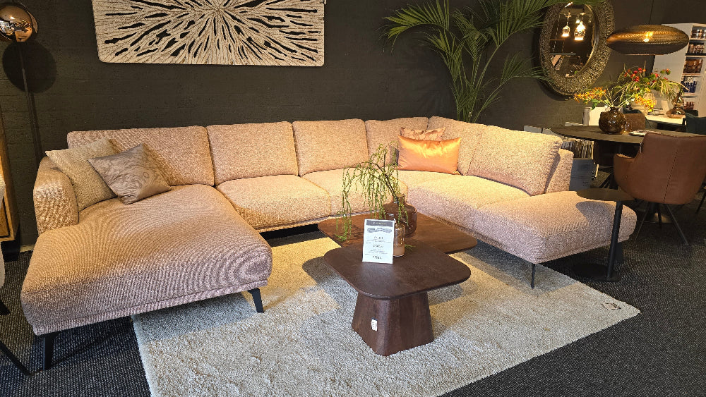 u bank lelie in showroom 