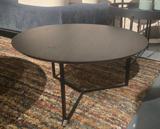 zwarte salontafel hout rond showroom aanbieding